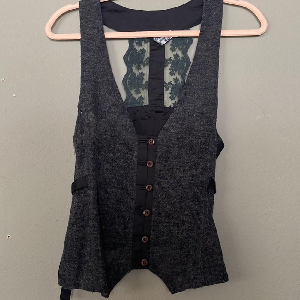 3 Stones Lace Vest Top